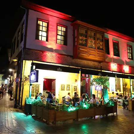 Lord'S Hostel & Pub-2