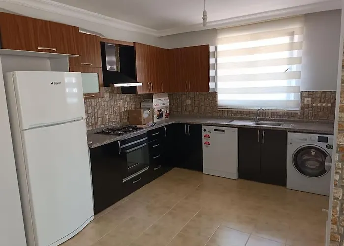 Havuz Olanagi Sunan Huzurlu Guzel Bir Site Antalya