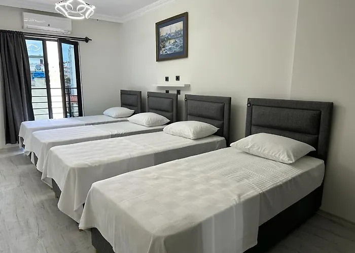 Hadrian'S Gate Family Hostel Antalya